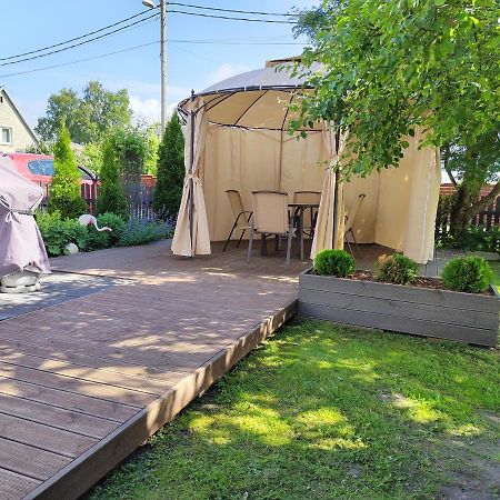 Apartment With Private Garden And Large Balcony Parnu Exterior photo